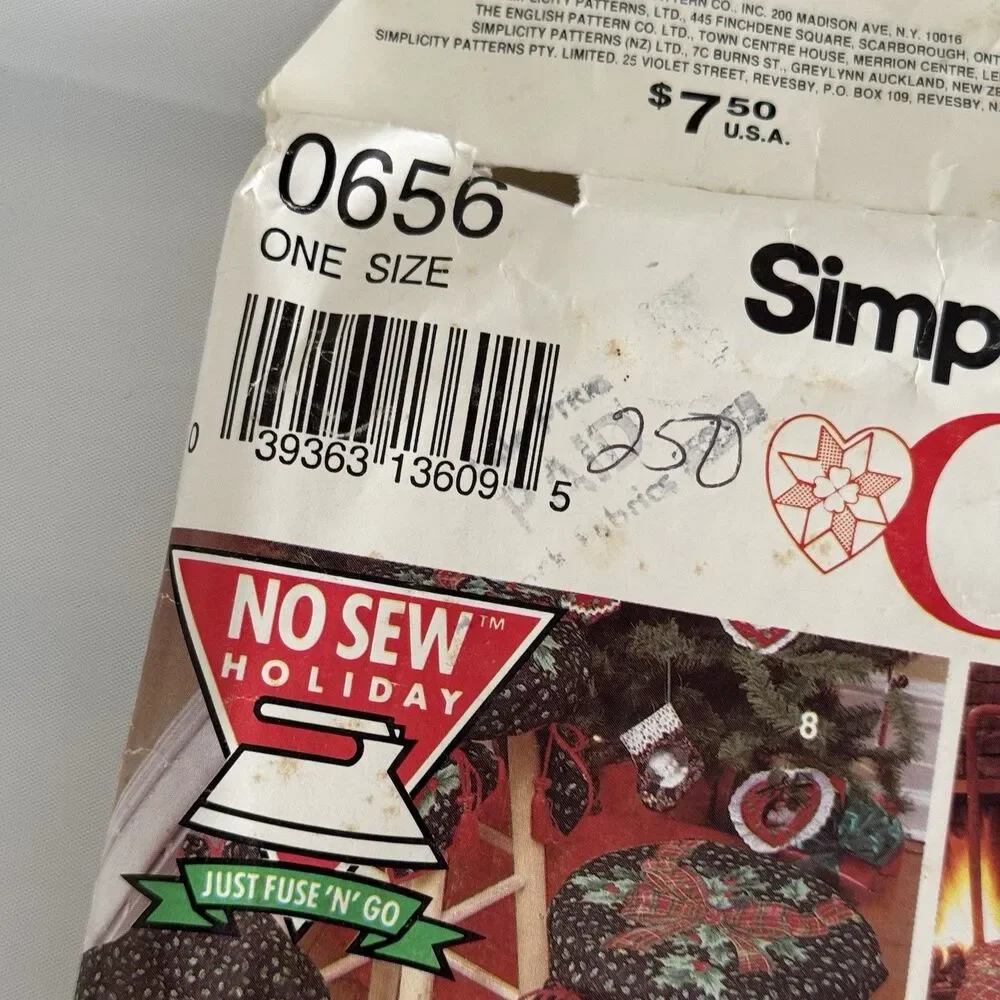 Simplicity 0656 No Sew Pattern Christmas Placemats Tree Skirt Pillows Ornaments